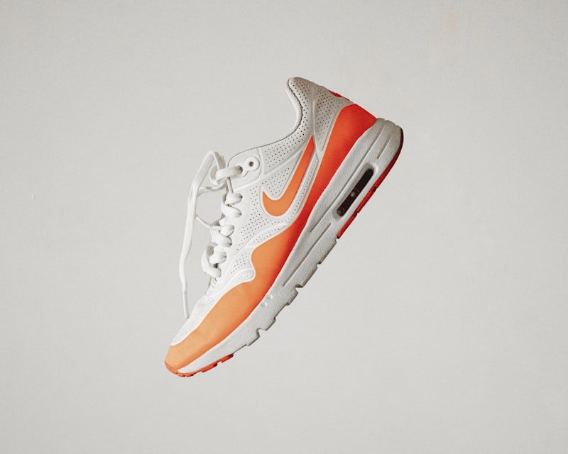 LIMPIEZA Y RESTAURACIÓN DE SNEAKERS